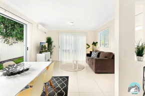 Aircabin - Oxley Park - Lovely & Comfy - 2 Beds
